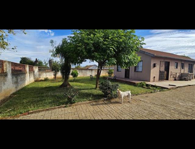 3 BEDROOM HOUSE FOR SALE IN LOTUS GARDENS